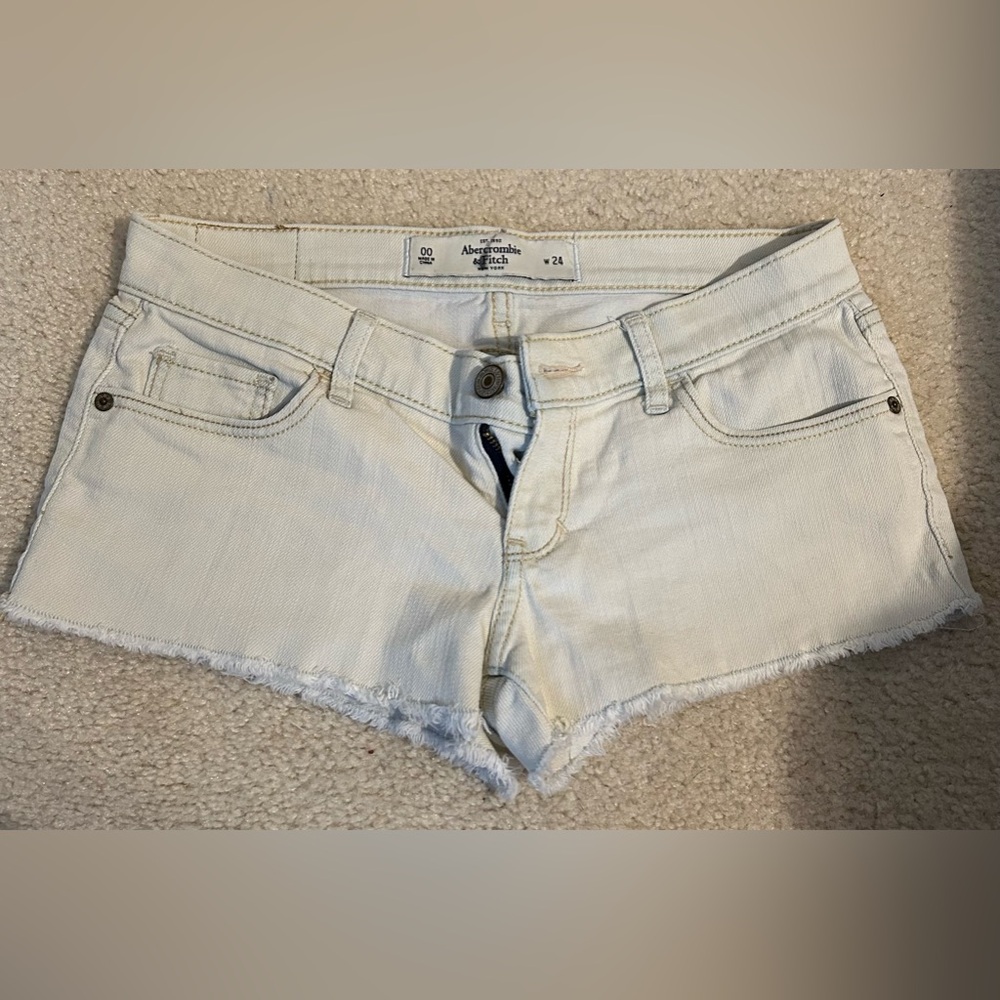 Abercrombie &Fitch cream cutoff shorts Sz: 00 or 24